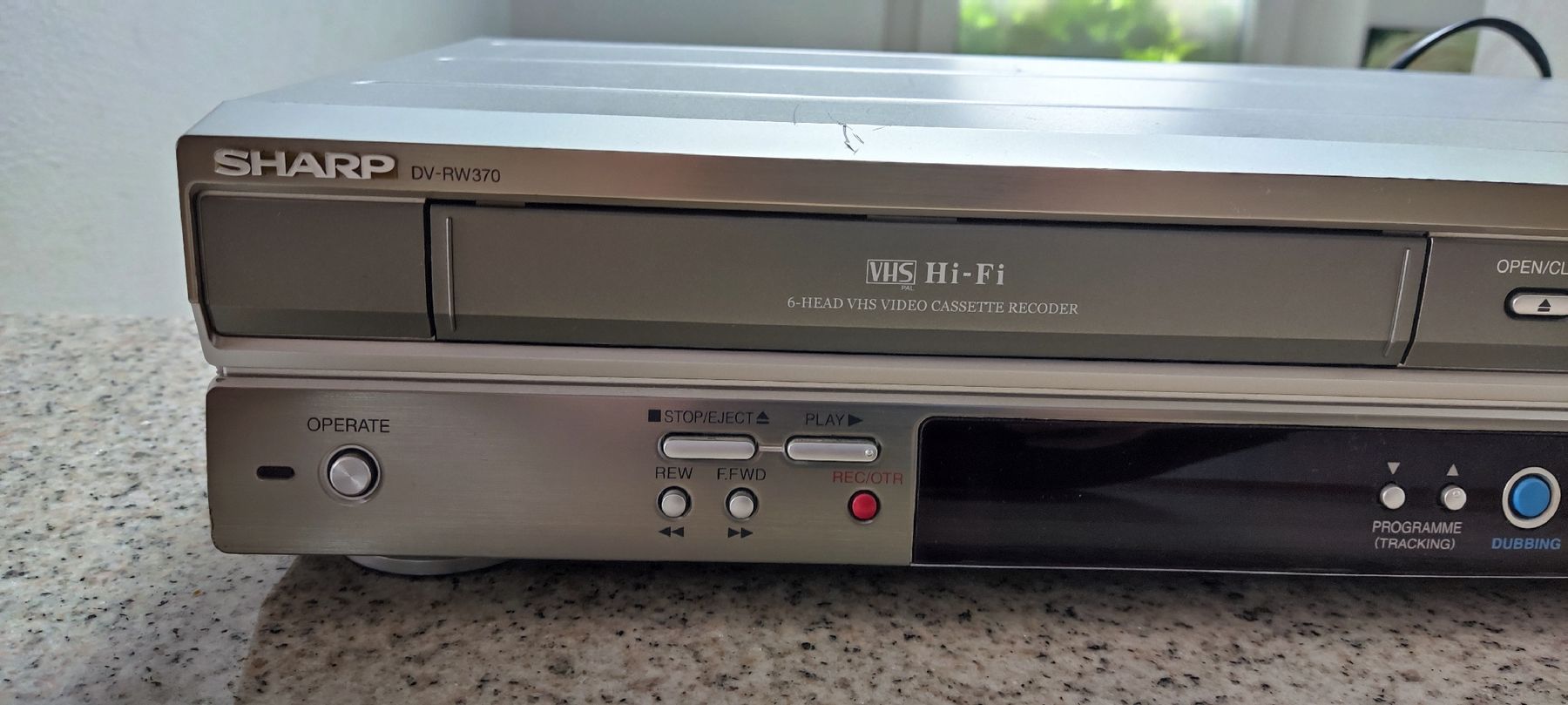Sharp Aufnahmegeräte: DVD & VHS-Videorecorder DV-RW370 von SHARP – Gebraucht aus Schongau von  1