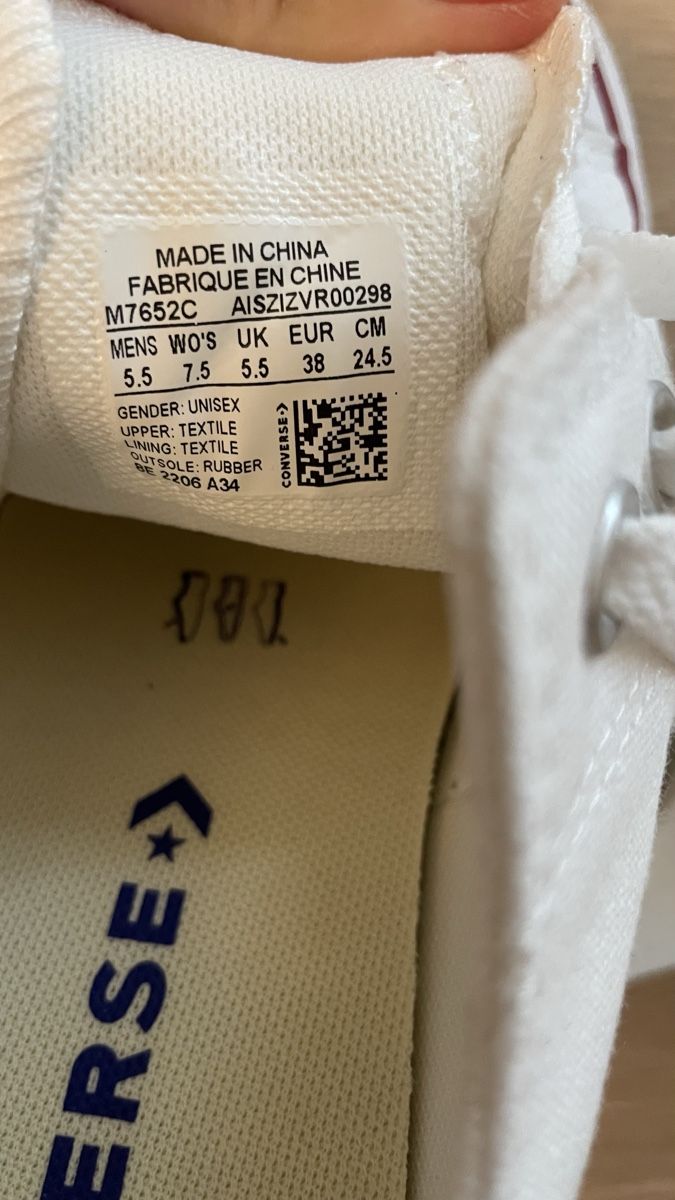 Chaussures femmes: NEUVES Converses 39 – Neuf (Voir description) à Satigny par Pauline_1987 2