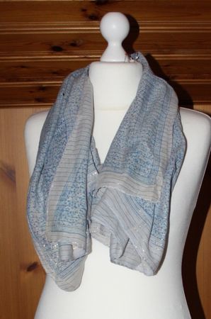 Foulard Tuch Schal hellblau mit gold L110xB103cm