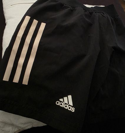 Adidas Shorts schwarz Grösse 128/XS neuwertig