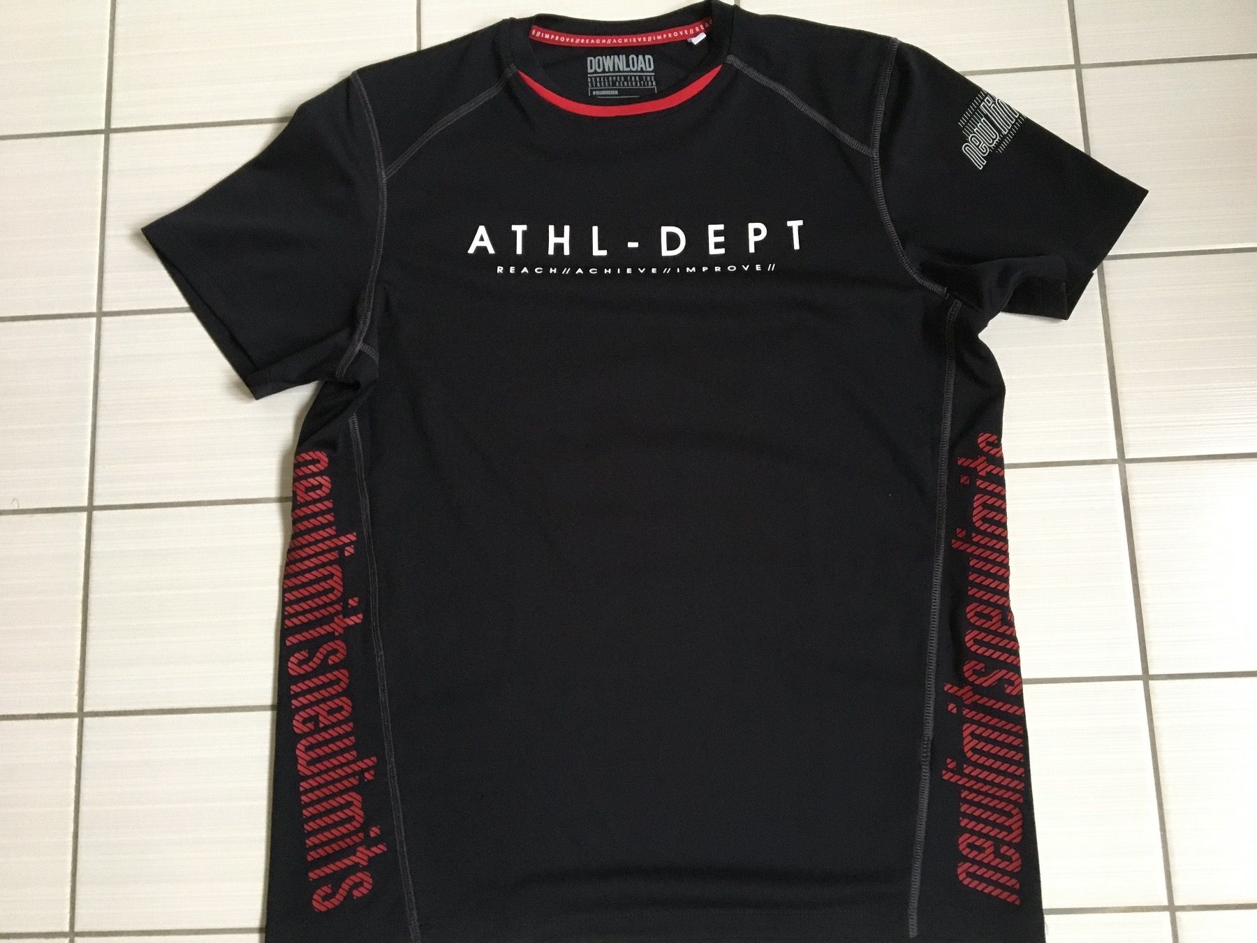 Chemises, T-shirts & Polos: T-Shirt 182 – D'occasion à Arth par Vrecam51