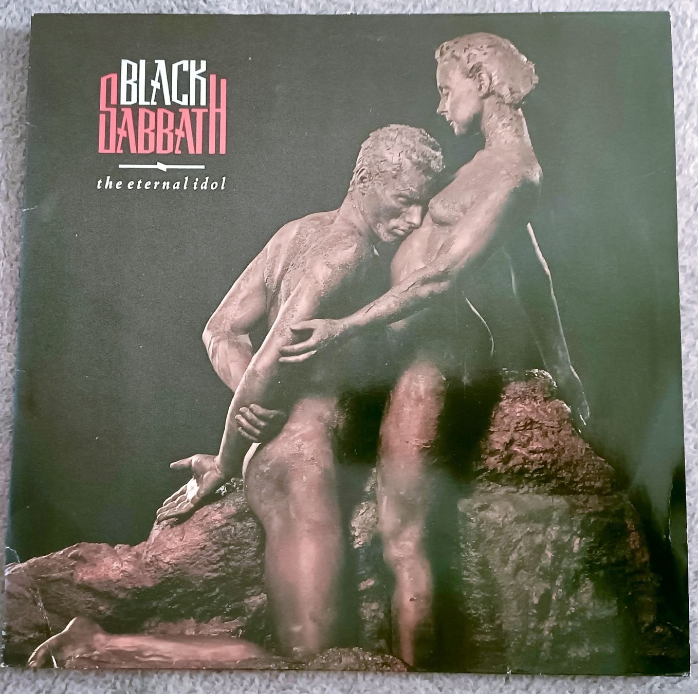 Dischi in vinile: BLACK SABBATH - The Eternal Idol LP – Usato da Luzern venduto da cryptonic79