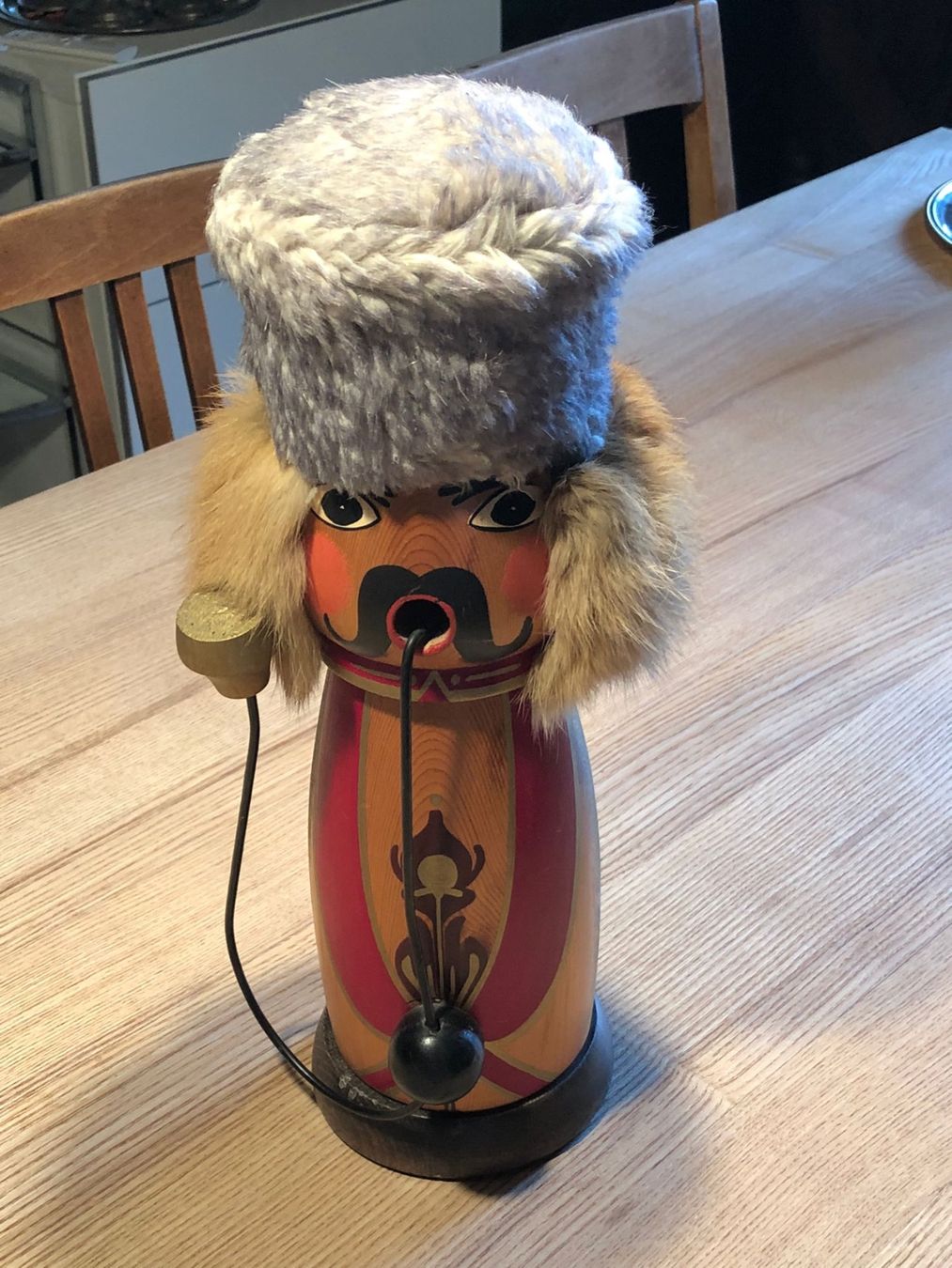 Alle Dekorationen: Hübsches Räucher- Männchen aus Holz – Gebraucht aus Röschenz von Tashroal