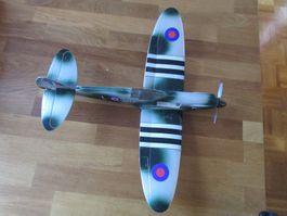 Ältere RC Spitfire (ca 20 Jahre) aus Styropor mit Motor