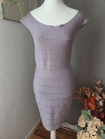 Festliches, hellgraues, figurbetontes Kleid von GUESS, Gr. S