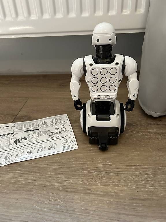 Jouets: Robot ycoo qui danse – D'occasion à Curtilles par cat_vs66 1
