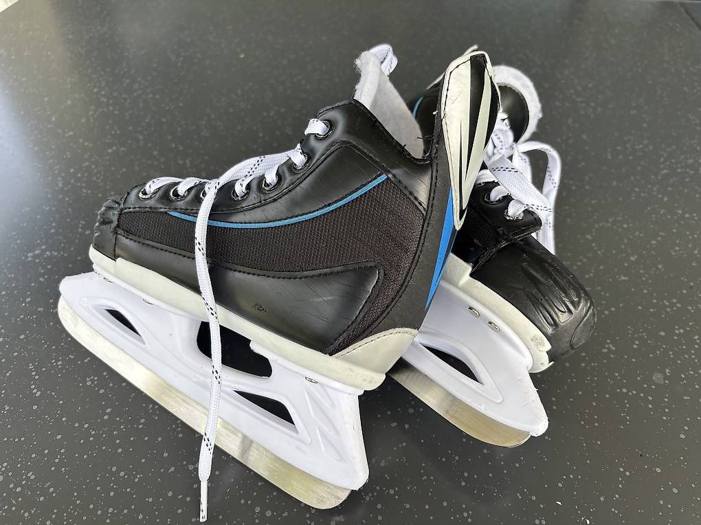 Pattini da ghiaccio: Schlittschuhe Gr 32-35 – Usato da Neuenhof venduto da AngeliqueBaumgartner 1
