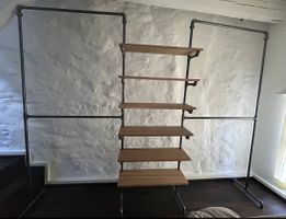 Sehr grosse offene Garderobe