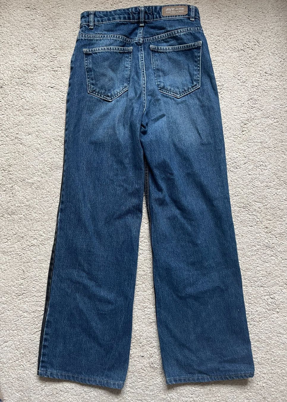 Jeans: Black & Blue Denim Jeans – Usato da Basel venduto da das_7wzs 1