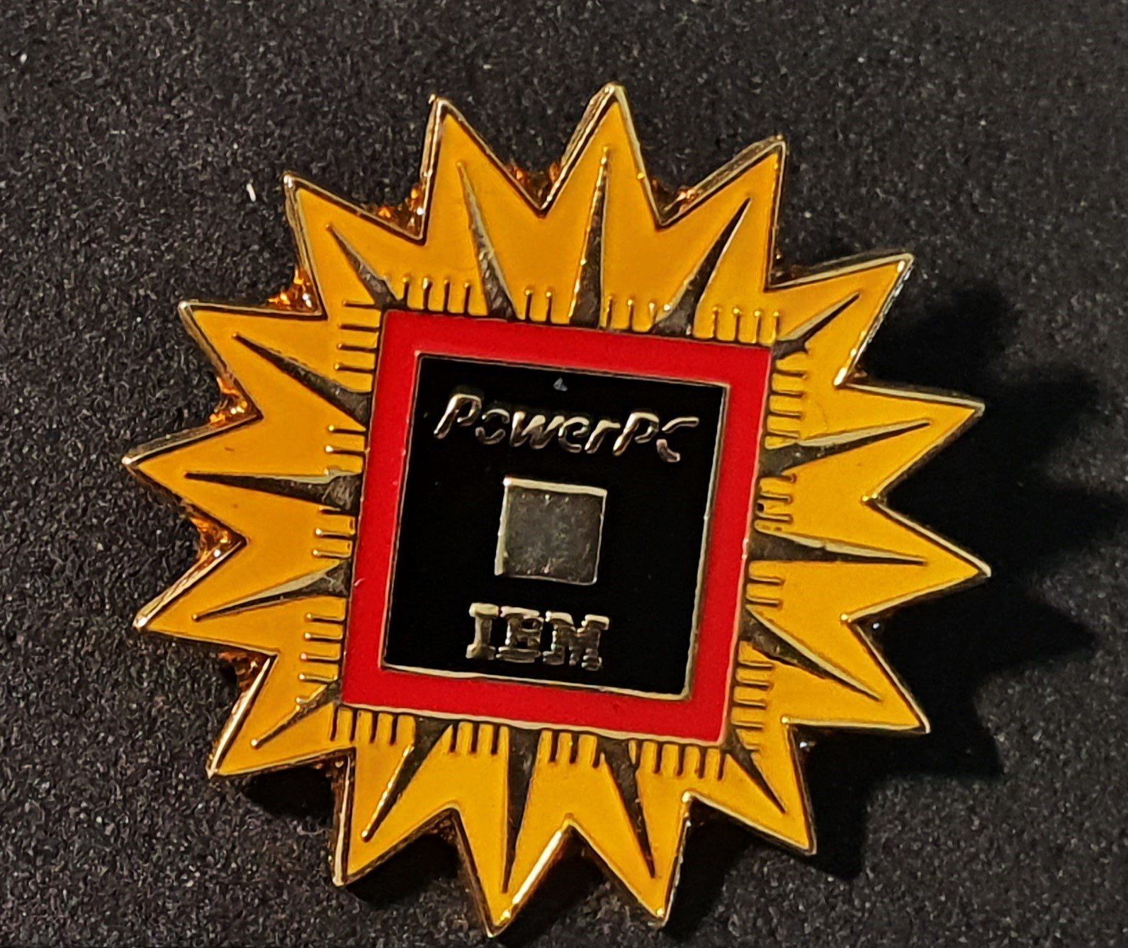 IBM Placchette & Badge: CC402 - Pin Power PC  IBM Sonne – Usato da Reinach BL venduto da Boston-Verkauf