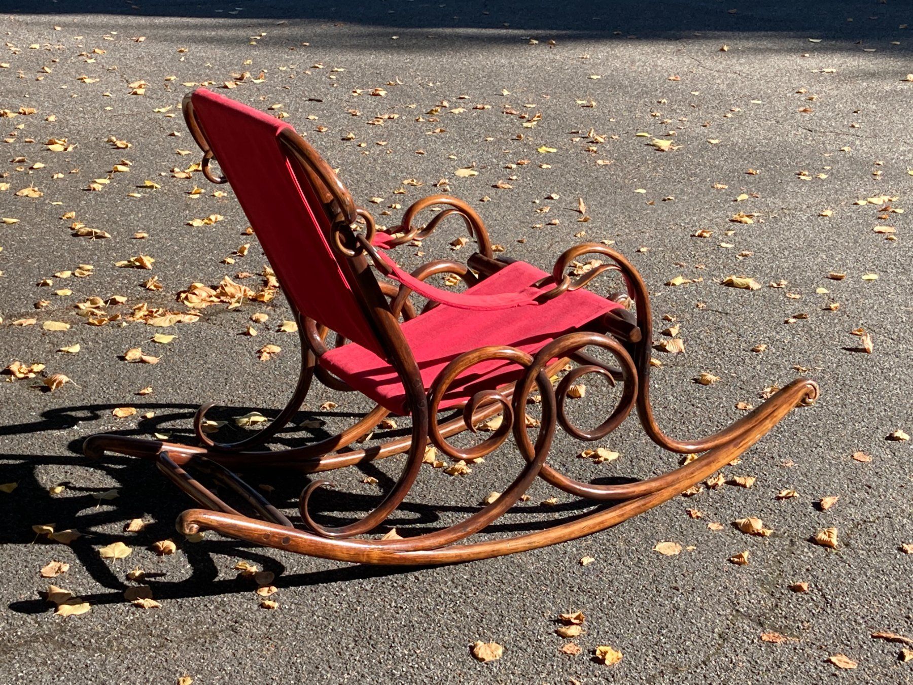 Thonet Sedie: Alter Schaukelstuhl Thonet Nr. 3 – Usato da Bottmingen venduto da ditschli63 1