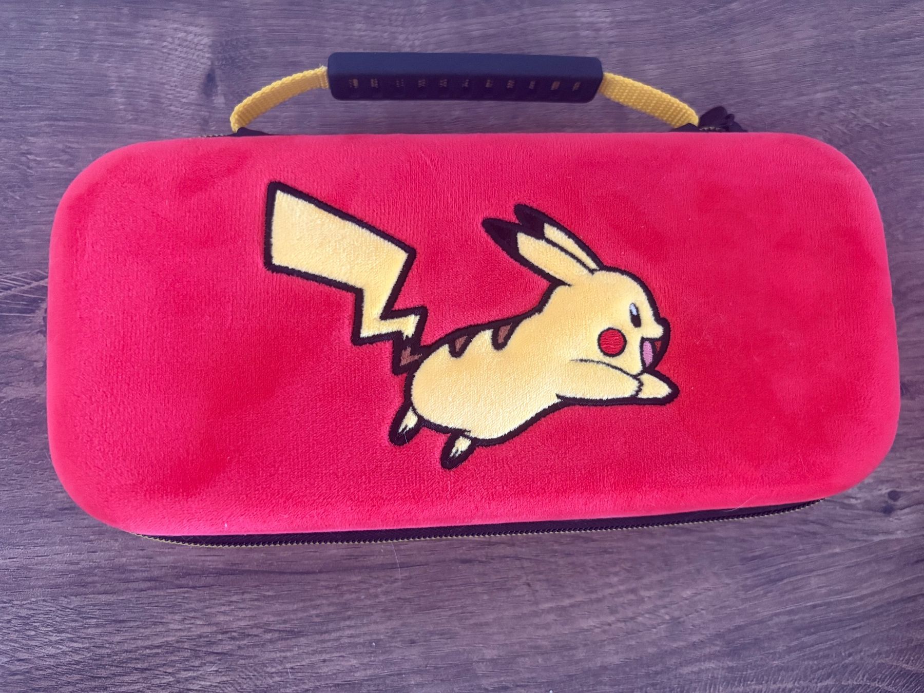 Nintendo Consoles: Nintendo Switch Konsole Komplett + Pikachu Case – D'occasion à Pfäffikon/SZ par PATROL-23 1