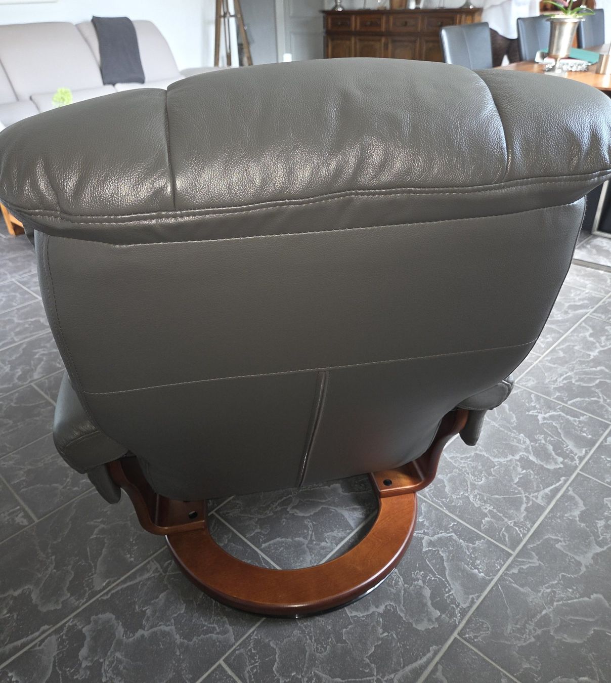 Poltrone: Ledersessel mit Hocker, Drehsessel, Relaxsessel – Usato da Habsburg venduto da Andcha 4