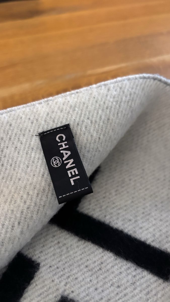 Chanel Foulards, Tücher & Schals: Chanel 100% Kaschmir Stola Schal, Fullset, Neuwertig – Neu (gemäss Beschreibung) aus Ramsen von Myclothesforu 2