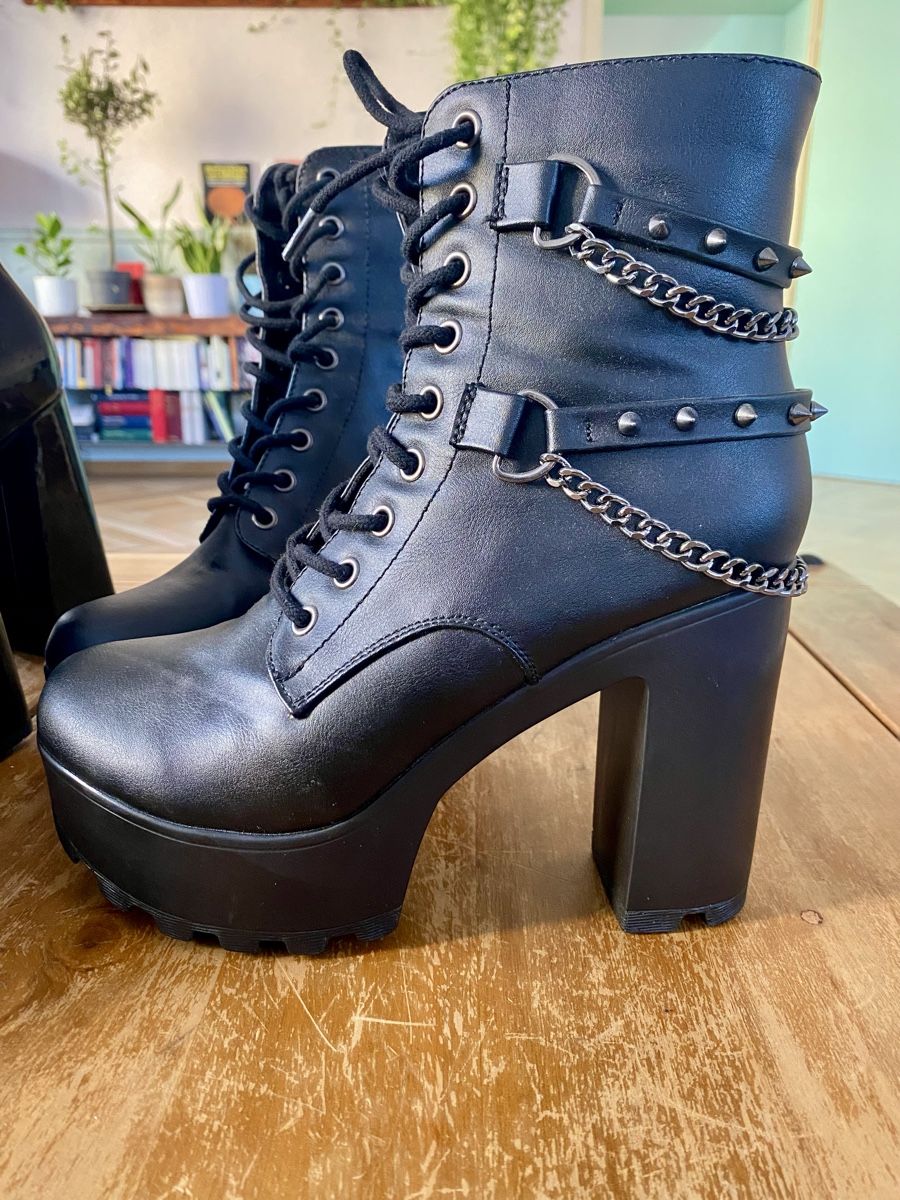 Scarpe da donna: NEU / Gothicana by EMP Black Platform Boots / 39 – Nuovo e nell'imballaggio originale da Zizers venduto da roxyrayneverland