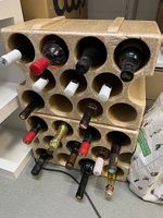 Flaschenregal aus Styropor, Beige