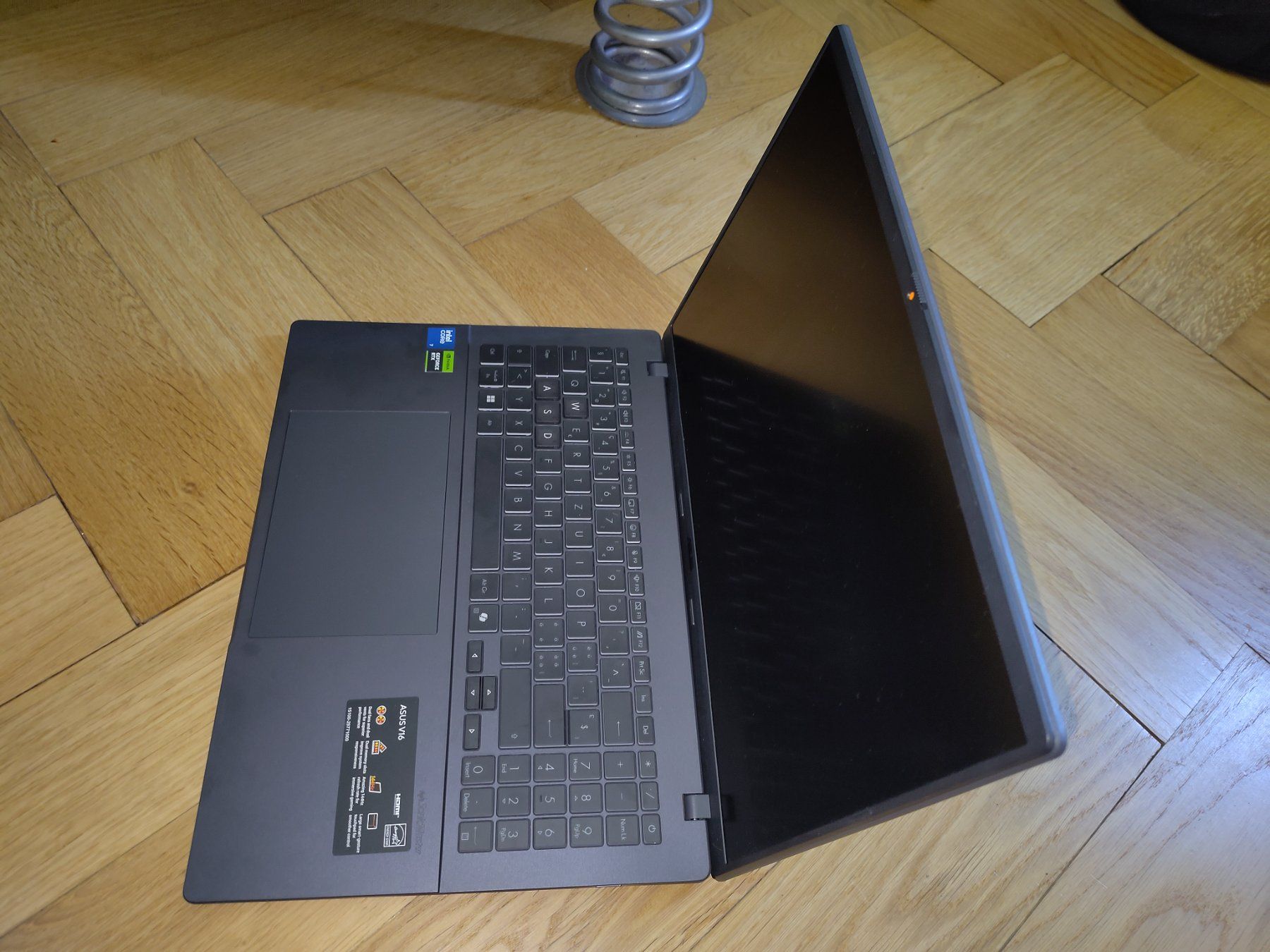 Asus Notebooks: Asus V16 Intel Core 7 Nvidia Geforce rtx5070 – Gebraucht aus Bern von Smoo9 6