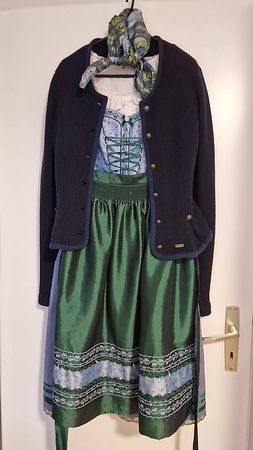 dirndl m