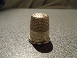 Fingerhut silberfarbig, verziert 16