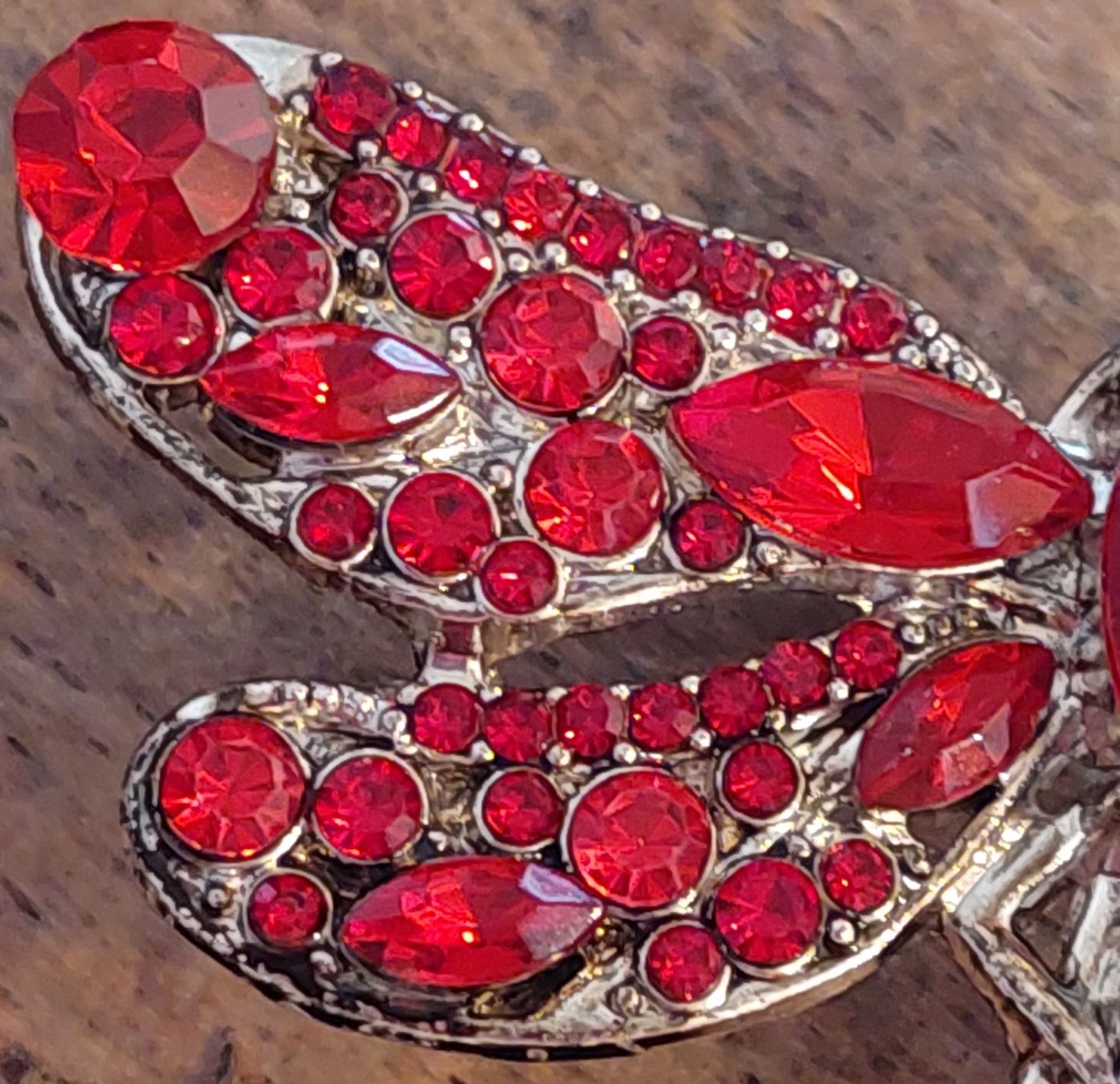 Broschen & Nadeln: Tolle Brosche Libelle rot mit Strass – Neu (gemäss Beschreibung) aus Oberwil BL von Hunajakakku 1