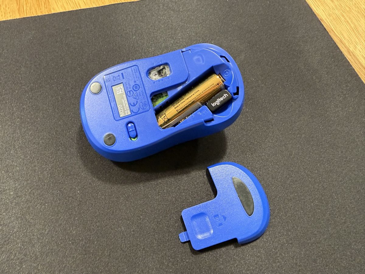 Logitech Maus: Logitech M185 Maus blau + Wireless Adapter & Corsair Mauspad – Gebraucht aus Wallisellen von FabianB 2