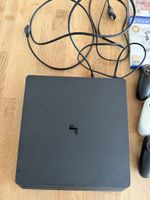 PS4 Konsole mit 3 Controllern und Spielen