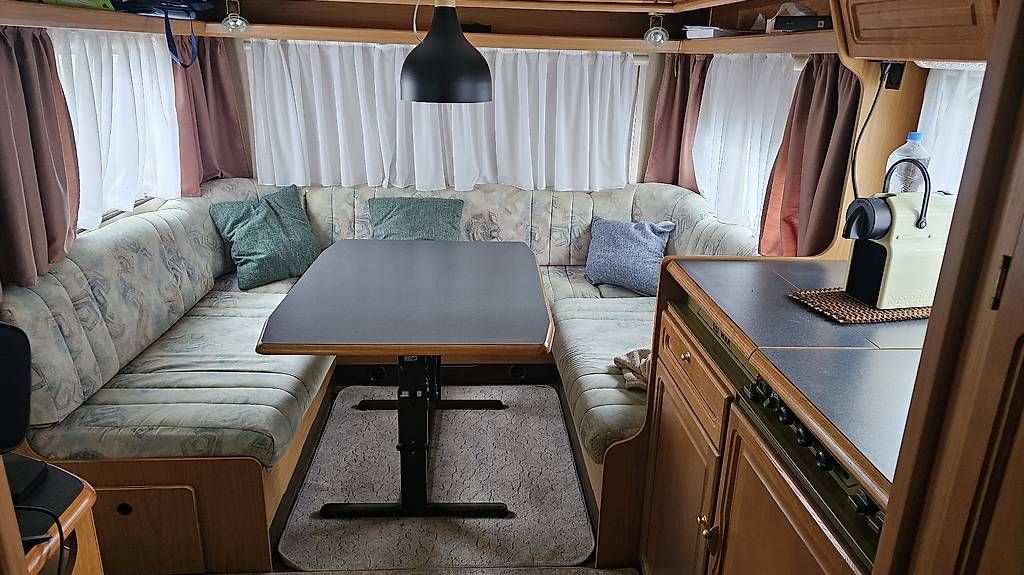 Véhicules de camping: Wohnwagen mit festem Vorbau und Schutzdach – D'occasion à Kölliken par Maxilopez 1