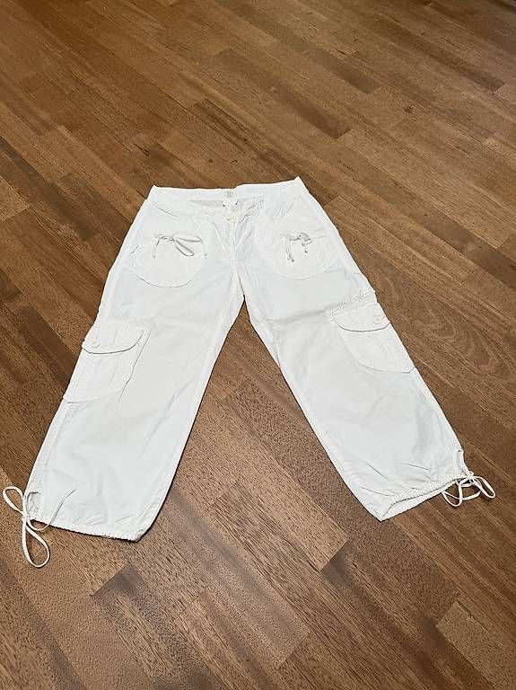 H&M Pantalons: H&M Capri Hose - weiss - 36 – D'occasion à St. Niklausen LU par Sundy01