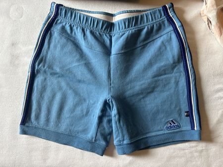 Adidas Shorts hellblau Grösse S-M guter Zustand