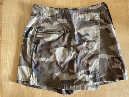 Kurze Hose / Jupe Gr. 34