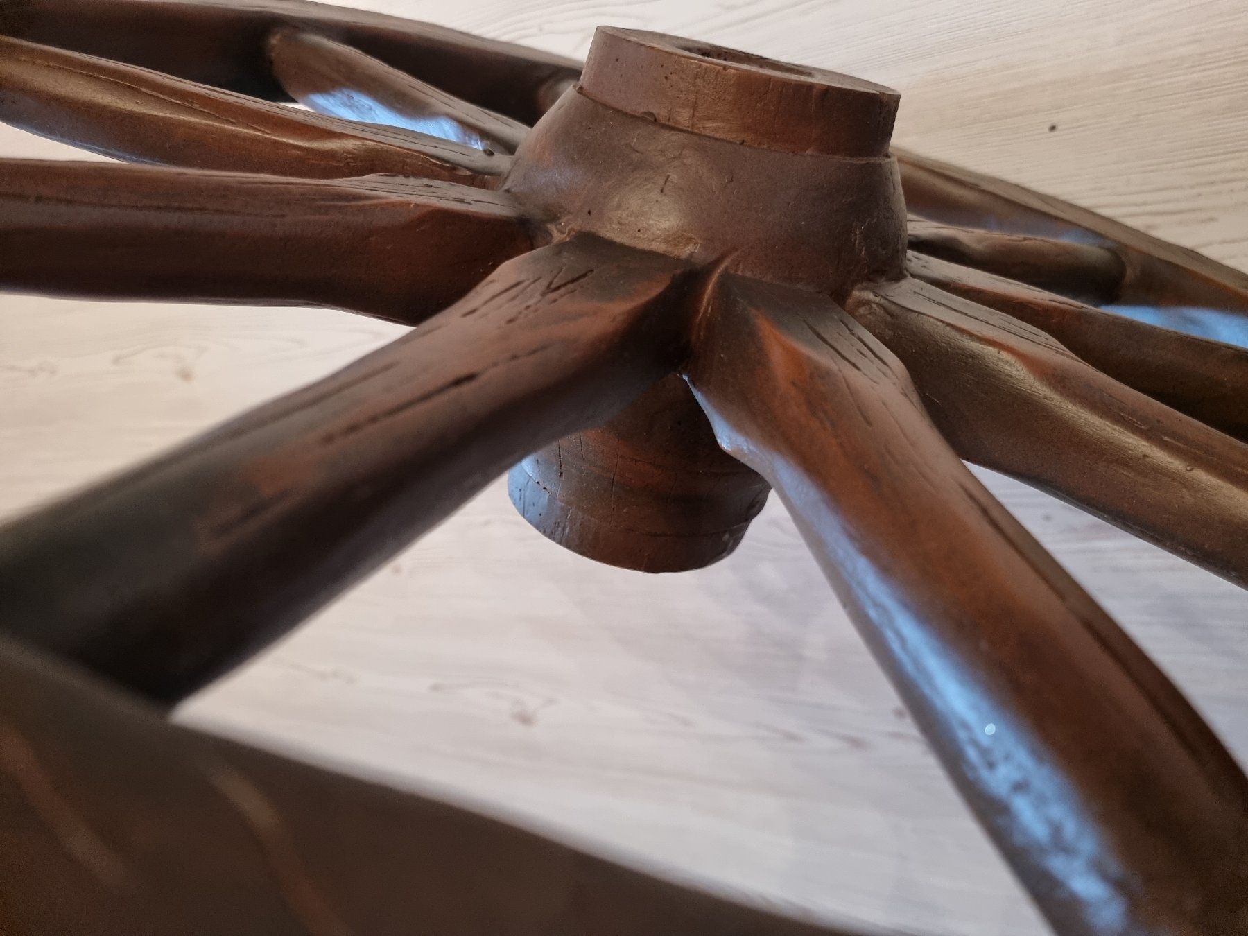 Tutte le decorazioni: Dekoratives, neues, rustikales Wagenrad 65cm – Nuovo e nell'imballaggio originale da Reigoldswil venduto da Rueschelrutscher 2