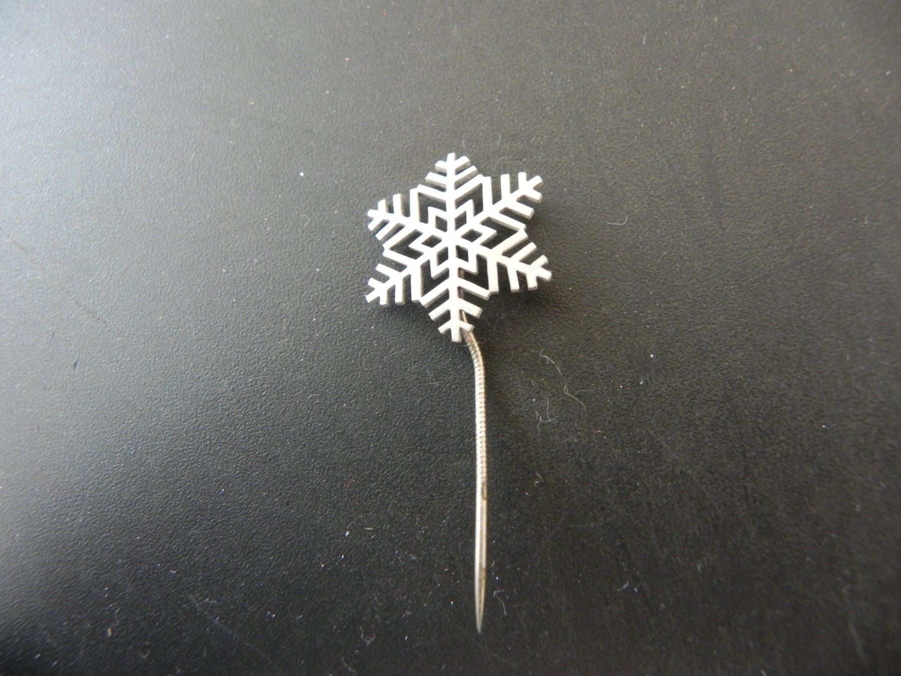 Broches & Aiguilles: Altes Abzeichen Winterhilfe Stern – D'occasion à Biel/Bienne par Gogolozi