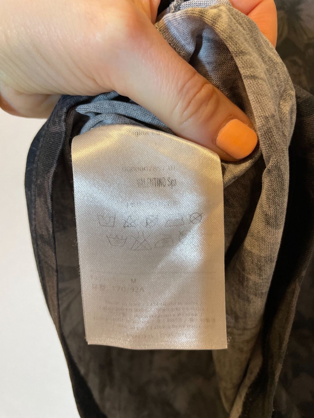 Valentino T-shirt: 100% original VALENTINO T-Shirt medium – Usato da Zug venduto da dmjtita 4