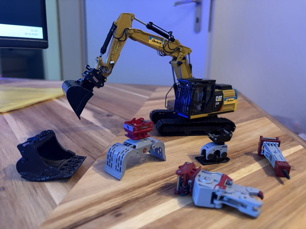 Modellbausätze & Standmodelle: Cat 323 1:50 Unikat – Neu (gemäss Beschreibung) aus Kölliken von mb1zu50 1