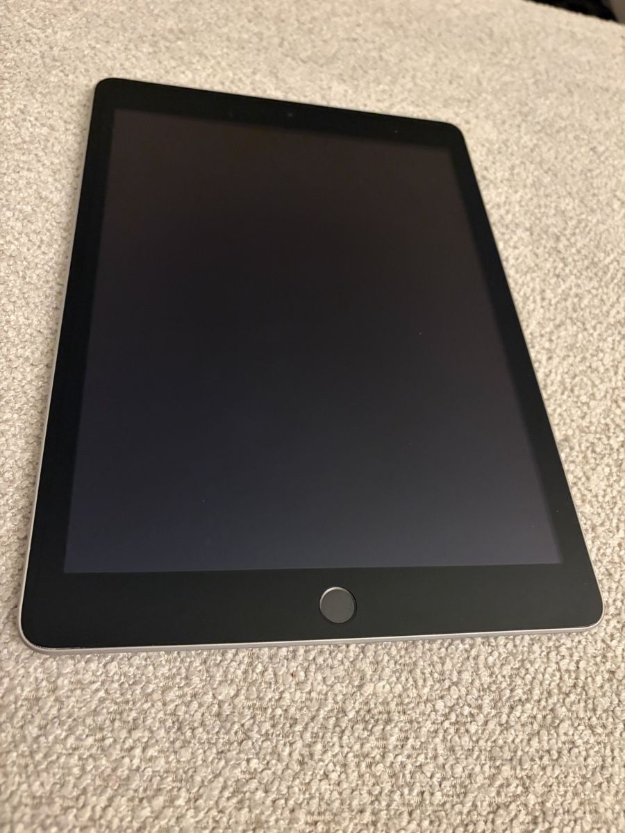Apple Tablet PC: iPad 5. Generation Wi-Fi 32 GB spacegrau – Usato da Adliswil venduto da Stardust11 1