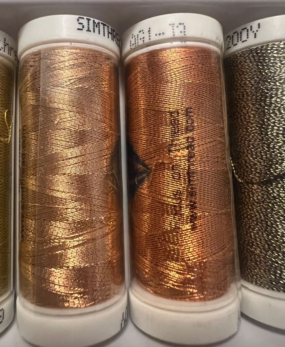 Kordeln & Faden: Simthread Stickgarn / Nähgarn-Set – 32 Stück, Top Zustand – Neu (gemäss Beschreibung) aus Stein AG von Anastasia_Asya 3