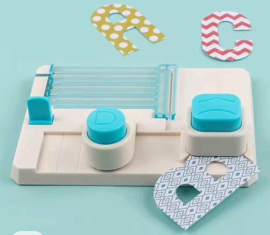 Kit bricolage: Alphabet Punch Board von We R Memory Keepers – Usato da Konolfingen venduto da fiirabe66