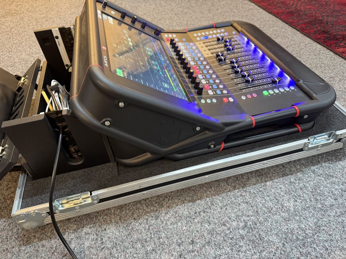 Allen & Heath Platines de mixage: Allen & Heath Avantis Solo Ultra mit Waves Server – Neuf (Voir description) à Lenzburg par SimonZ04 4
