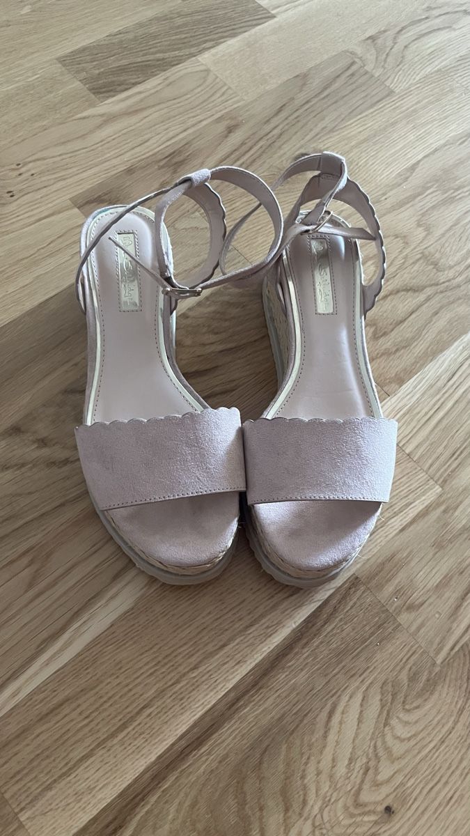Scarpe da donna: Sandalen mit Keilabsatz – Usato da Zürich venduto da Dita06