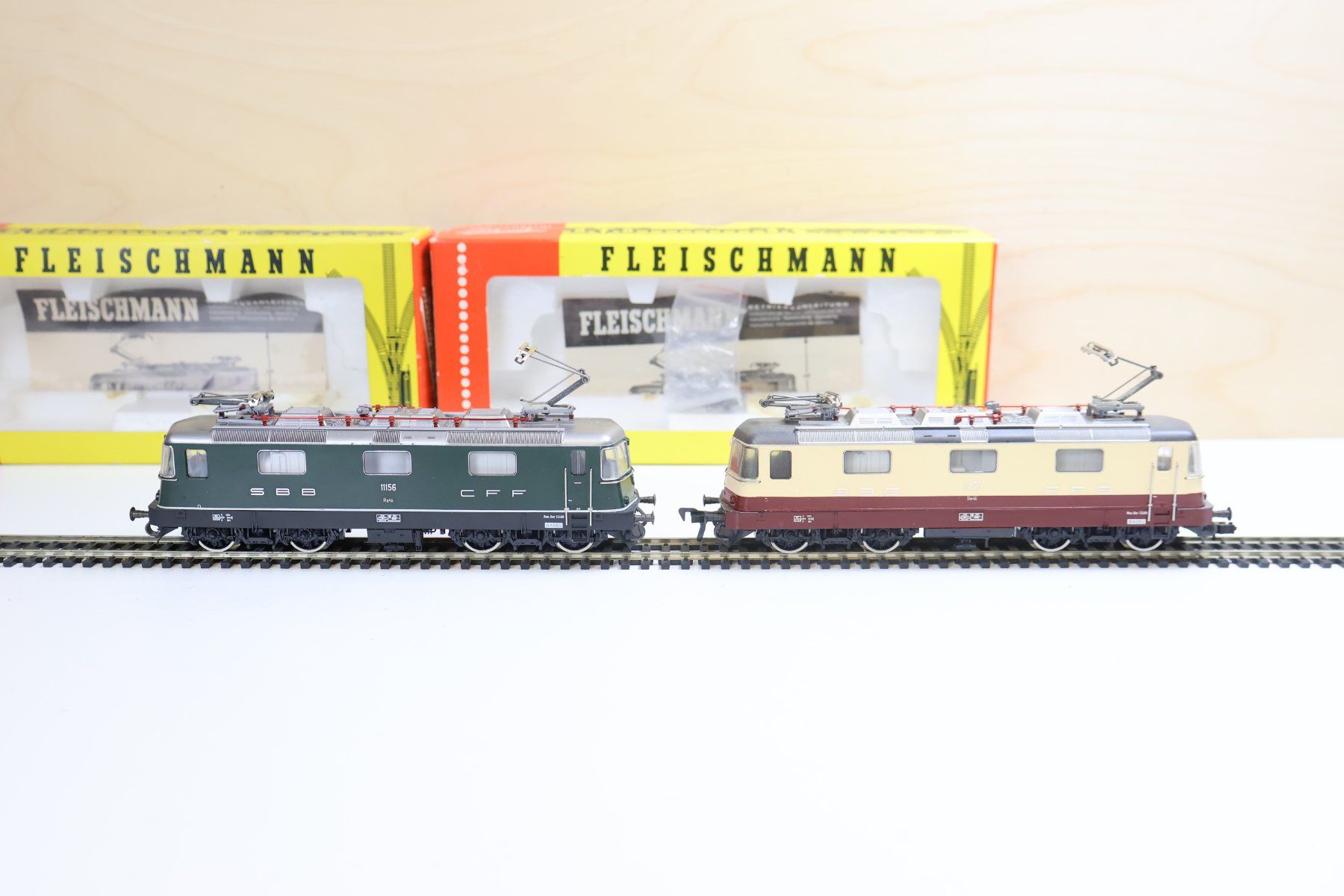 Fleischmann Modelleisenbahnen: Fleischmann 2 x SBB Re 4/4 E-Loks - H0 DC - 4341/4340 – Gebraucht aus Winterthur von Monstera 5