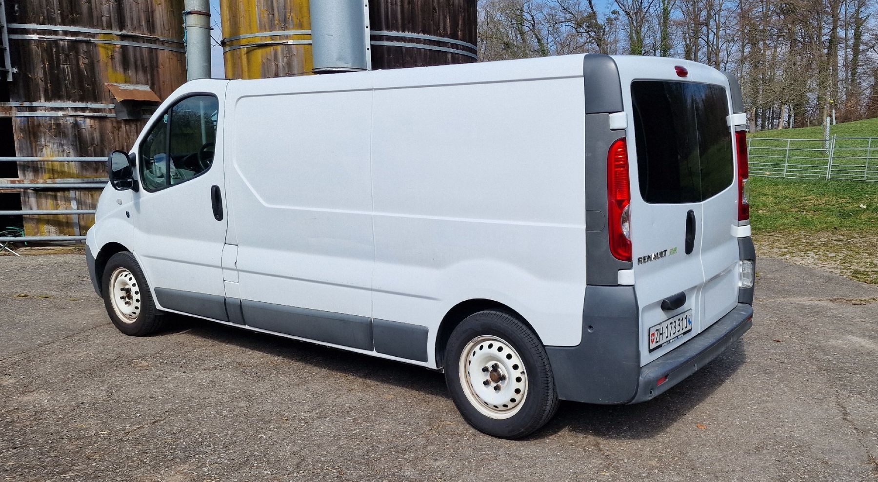 Veicoli commerciali: Renault Trafic 2.0l Diesel Langversion frisch ab MFK – Usato da Tagelswangen venduto da Axel_36 3
