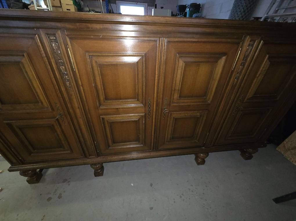Büffets: Buffet/Sideboard – Gebraucht aus Leuk-Stadt von leni629