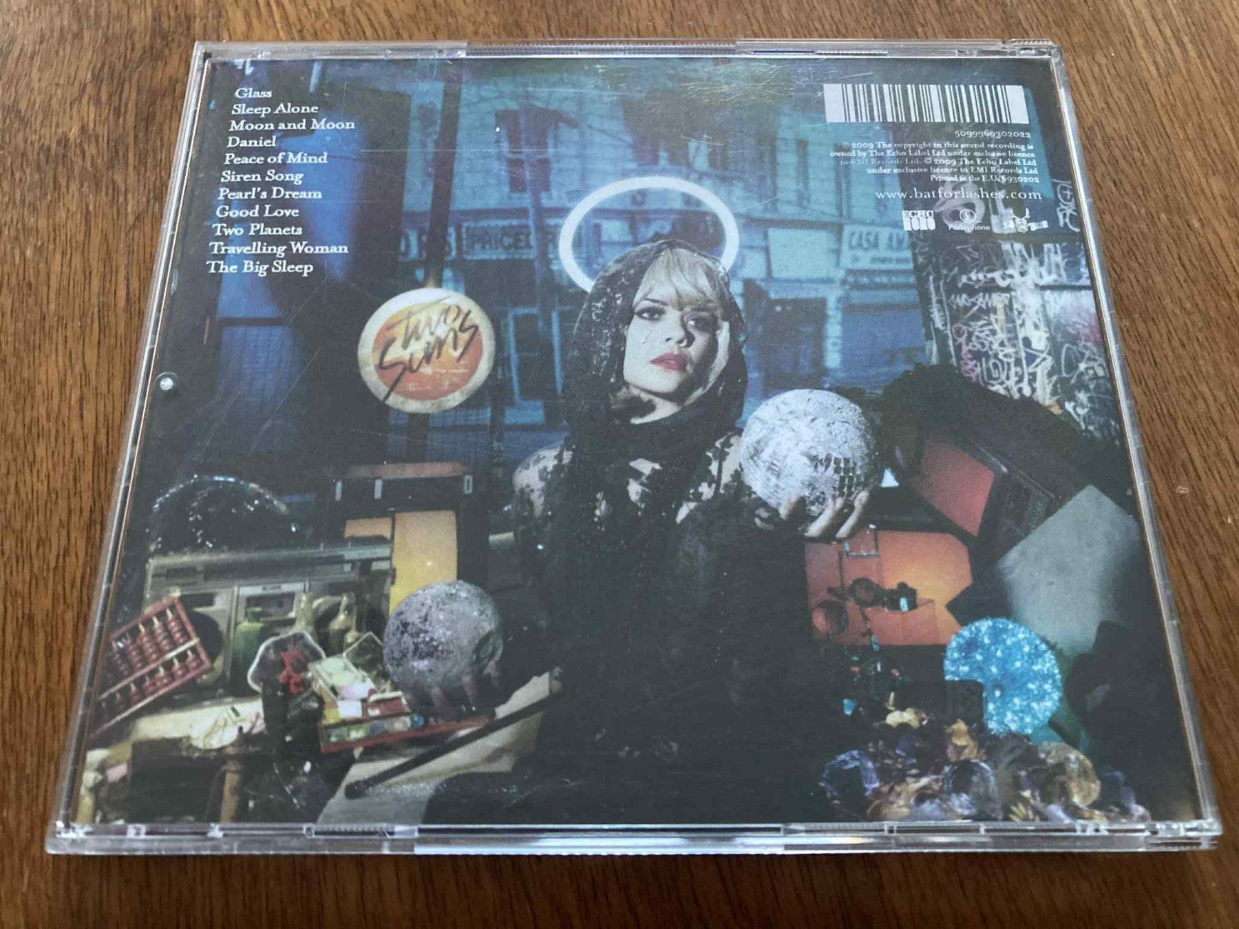 CDs: Bat For Lashes - Two Suns CD – Gebraucht aus Lausanne von sim_bc8q 1