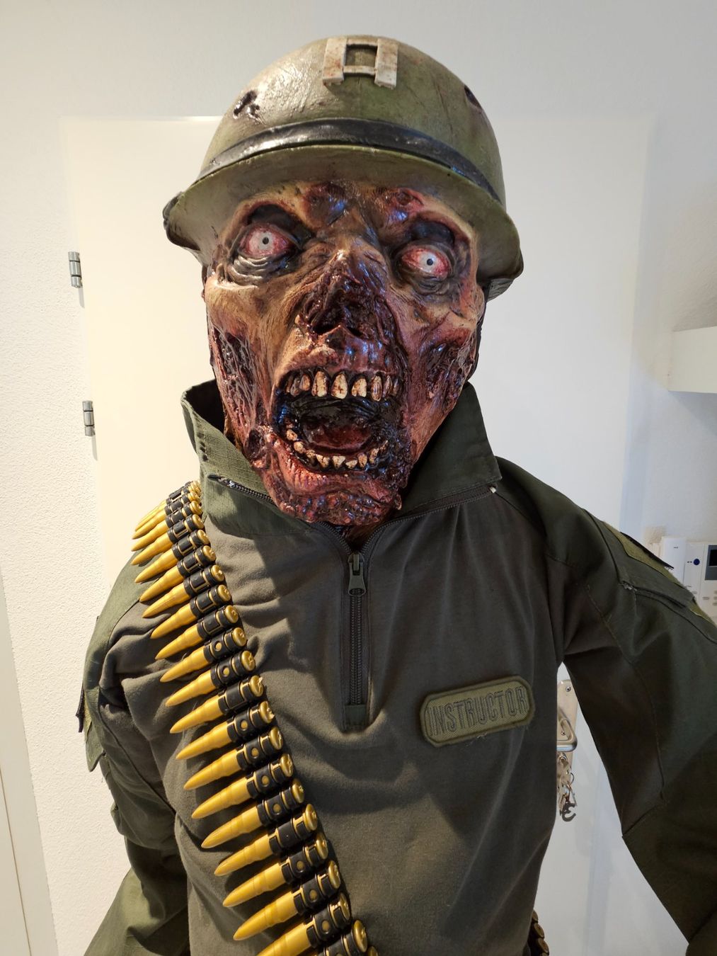 Toutes les décorations: HALLOWEEN/ HORROR ZOMBIE SOLDAT – Neuf (Voir description) à Root par LifestyleAccessoires 3