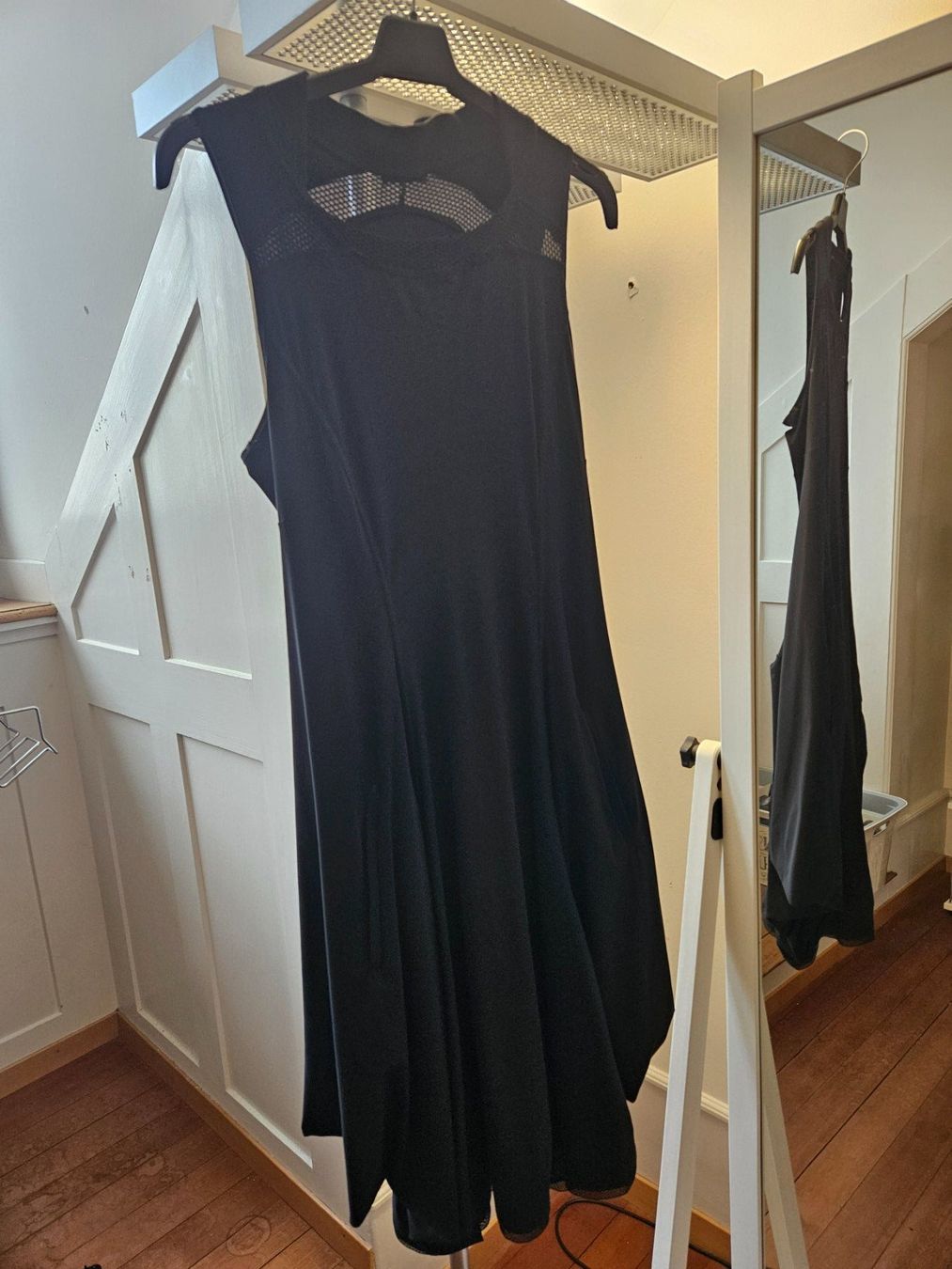 Vestiti: HIGH USE Kleid Schwarz – Usato da Bern venduto da Alea6892 1