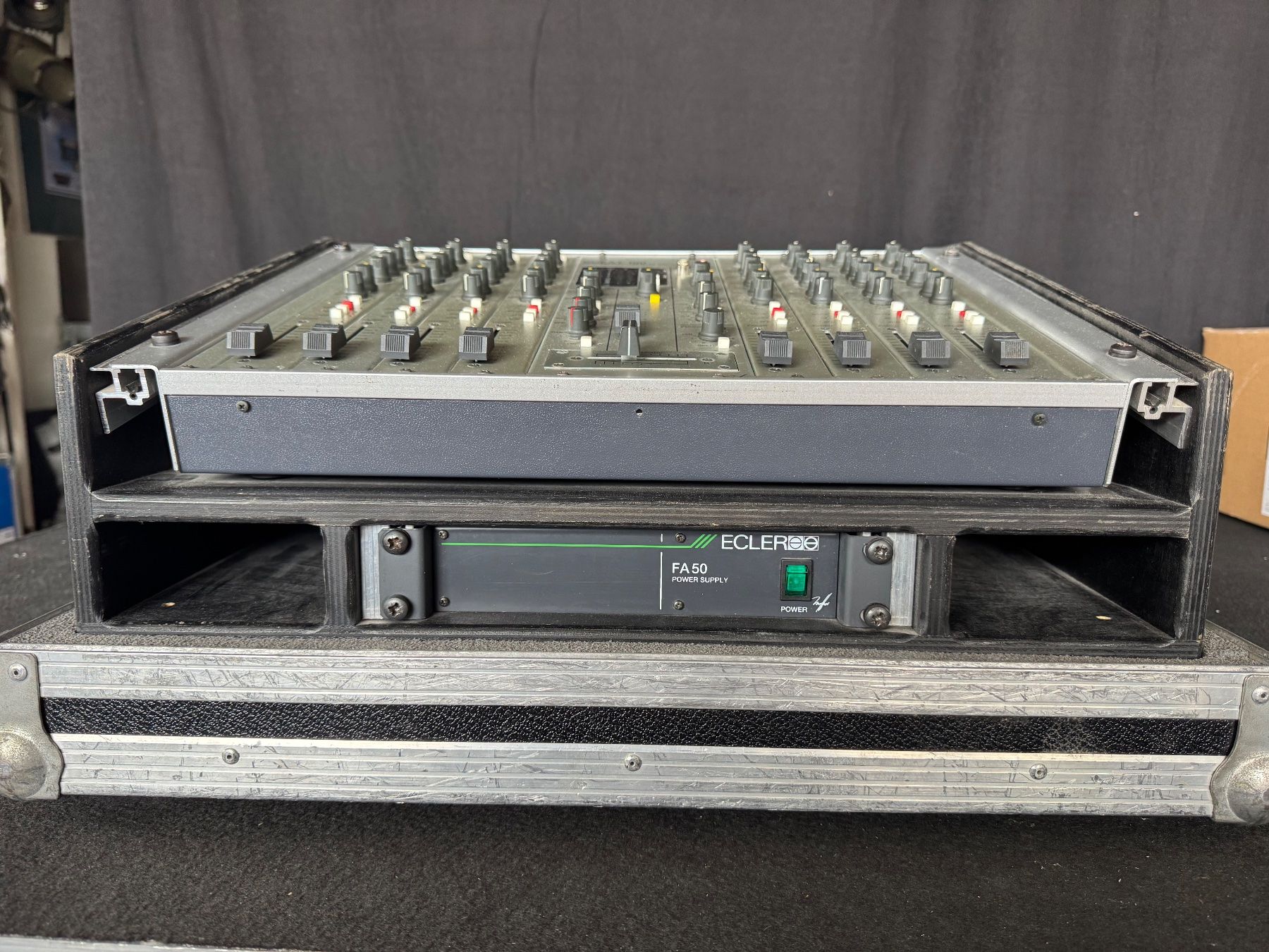 Platines de mixage: Ecler SCLAT 100 Mischpult mit def. Talk-Over – D'occasion à Urtenen-Schönbühl par nuancegmbh 1