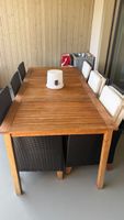 Gartentisch aus Holz mit 8 Stühlen