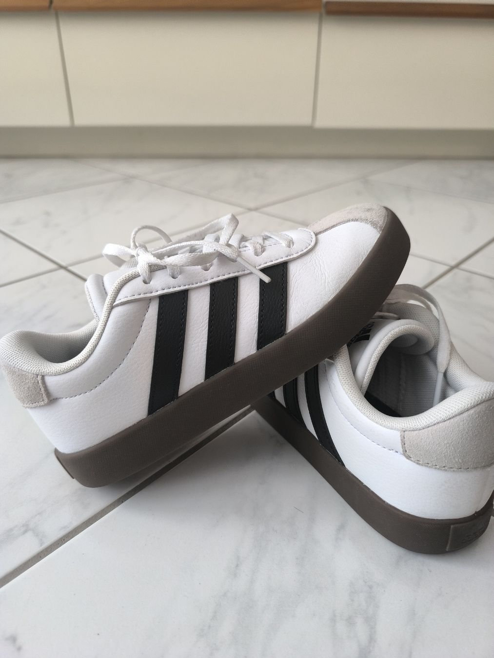 Adidas Herrenschuhe: Adidas Schuhe nr34  – Gebraucht aus Buchs SG von Cor-Pie