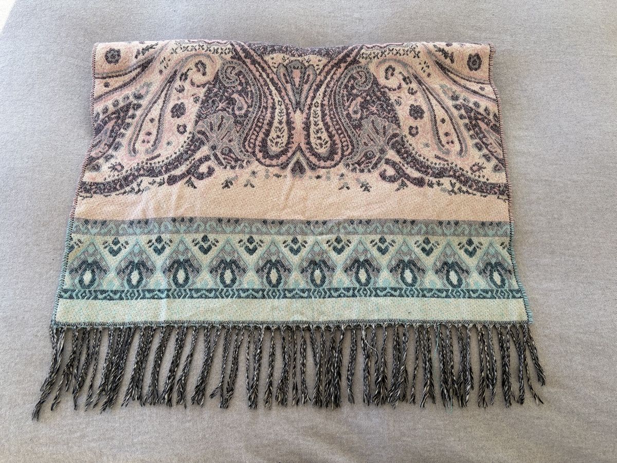 Foulard & Sciarpe: Wunderschönen Schal – Nuovo (secondo la descrizione) da Bern venduto da nik_2kbk