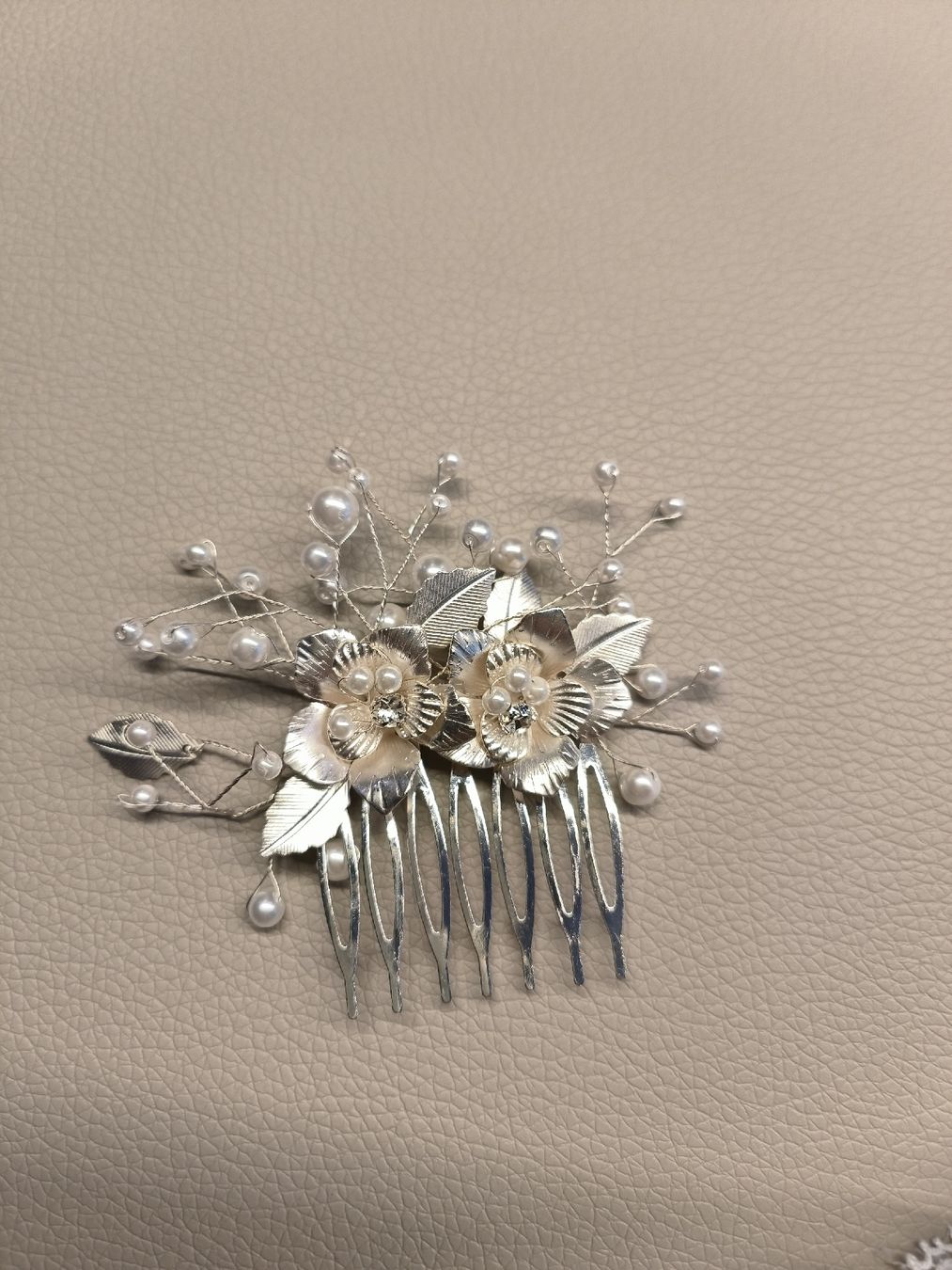 Accessori per capelli: Haarkamm mit Blumen, Perlen / Strumpfband Hochzeit – Nuovo (secondo la descrizione) da Arbon venduto da sch_q2pz 1